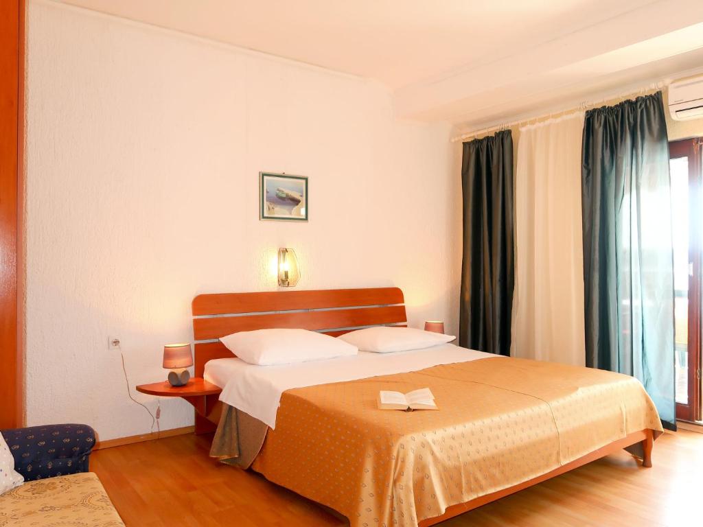 Postel nebo postele na pokoji v ubytování Apartment Ana-3 by Interhome