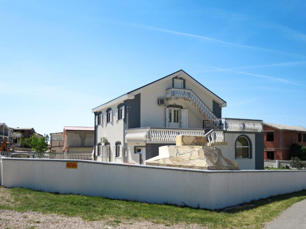 Budova, v ktorej sa apartmán nachádza