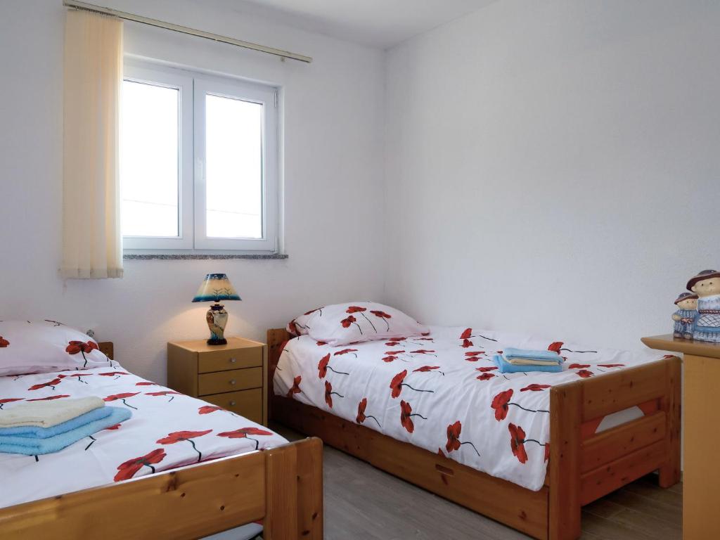 Posteľ alebo postele v izbe v ubytovaní Apartment Golic-2 by Interhome