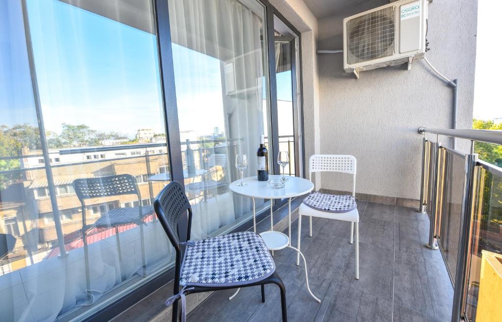 Bucharest Accommodation Apartments - Apartment With Balcony