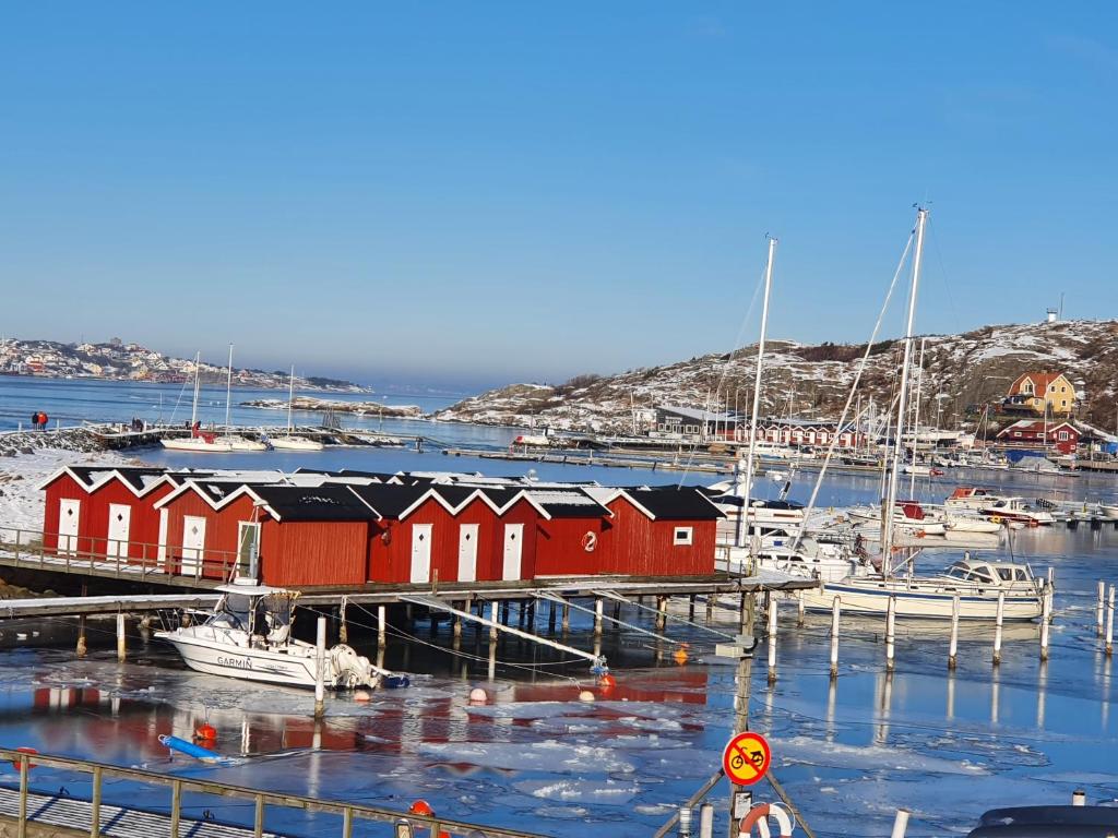 Skärgårdsidyll på Björkö med gångavstånd till havet - Two-Bedroom Apartment