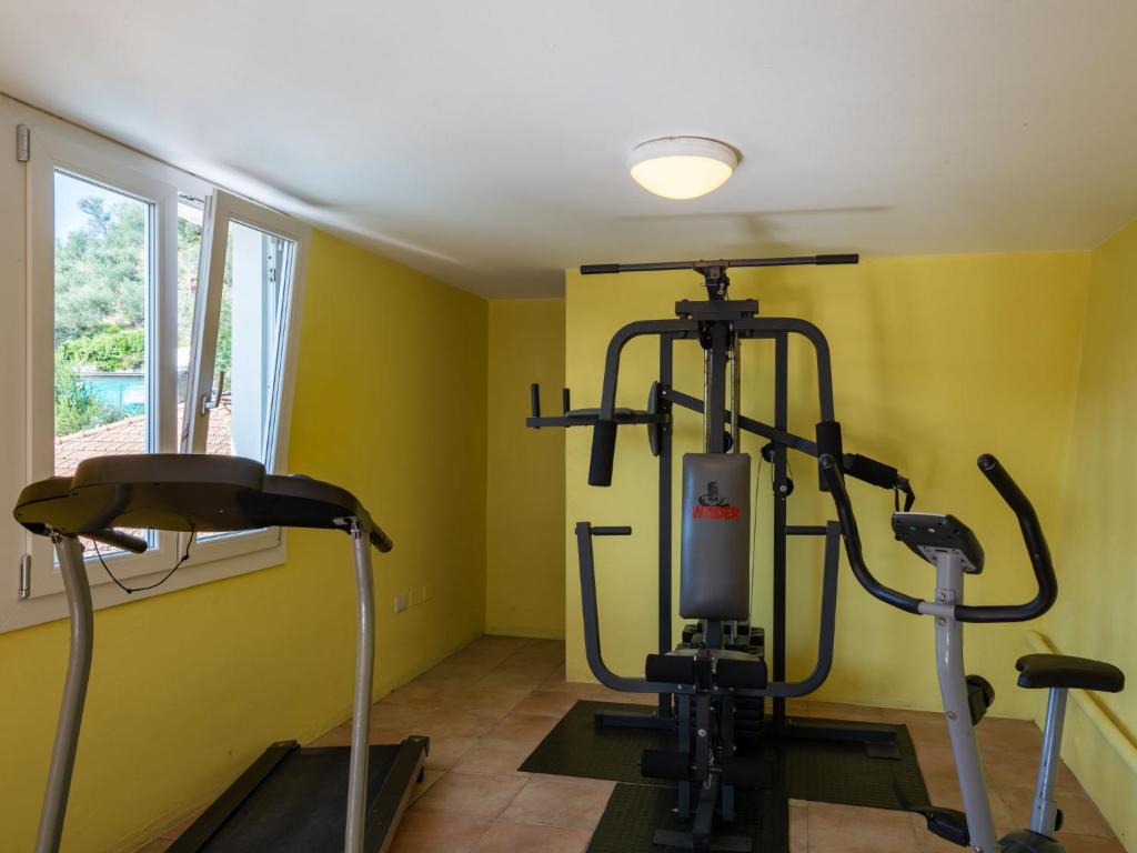 The fitness centre and/or fitness facilities at Apartment Arancia - PTB153 by Interhome