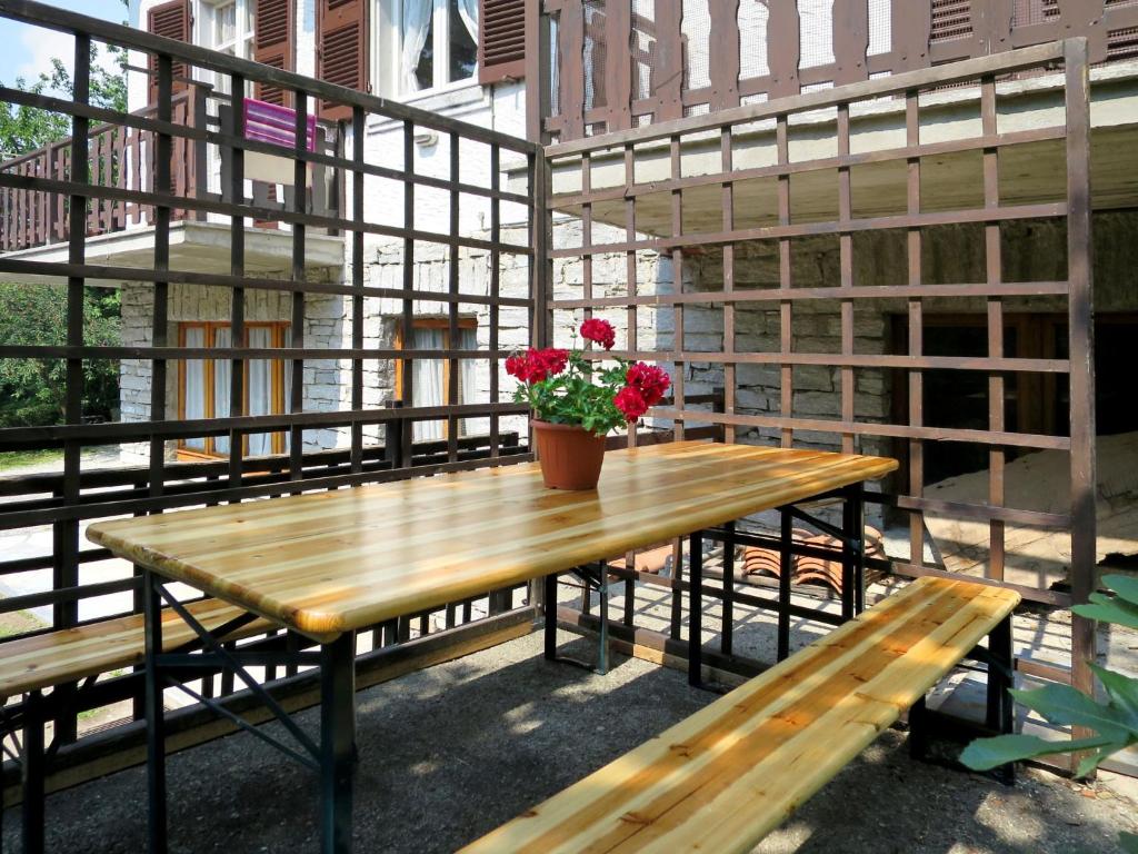 Restaurace v ubytování Apartment Ciliegio by Interhome