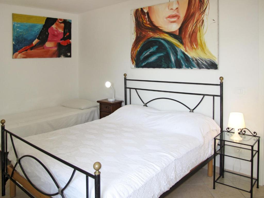 A bed or beds in a room at Apartment Arco - SLR350 by Interhome
