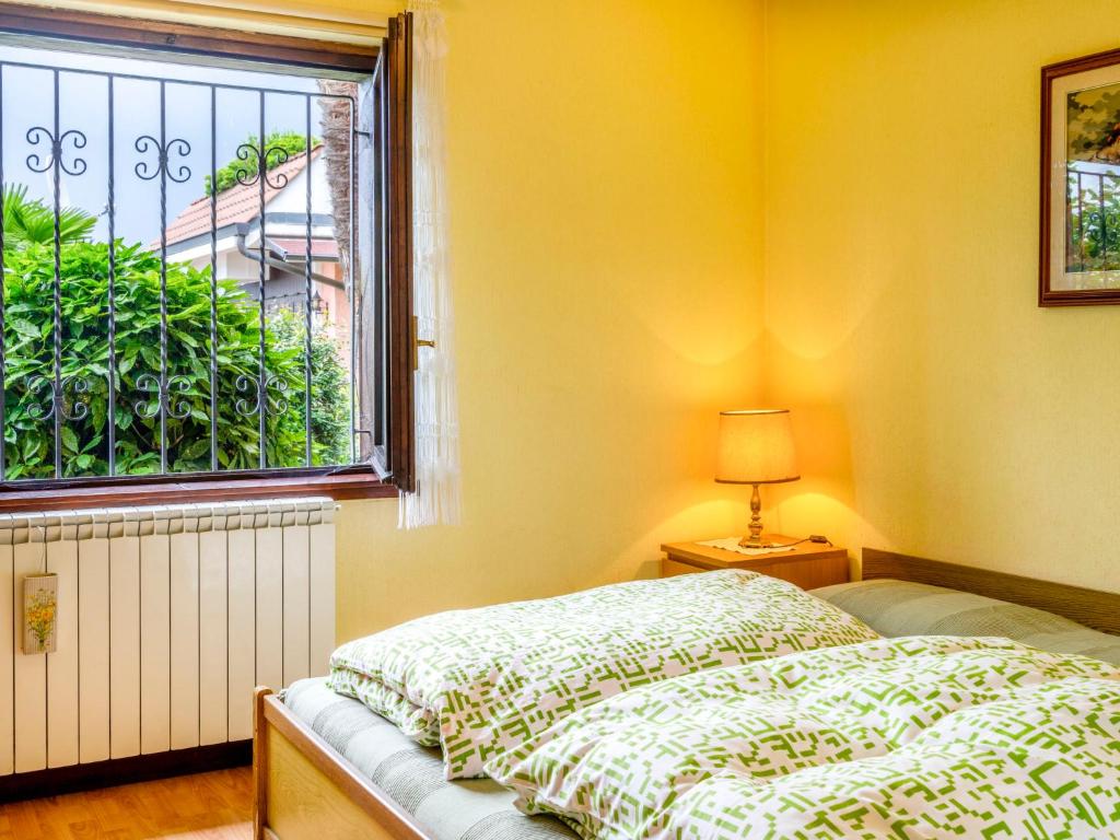 Łóżko lub łóżka w pokoju w obiekcie Apartment Montesole - PVA300 by Interhome