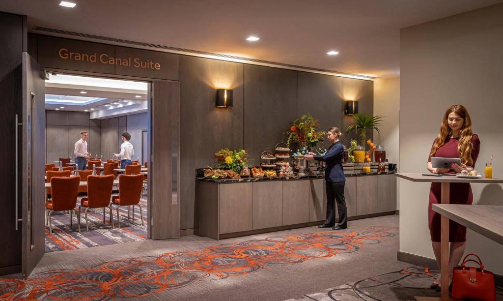 Clayton Hotel Cardiff Lane - Resim 5