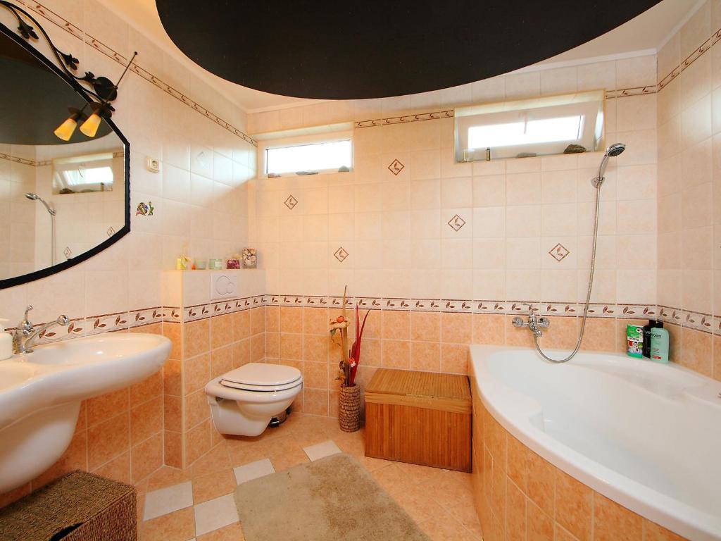 A bathroom at Apartment Bocskai by Interhome