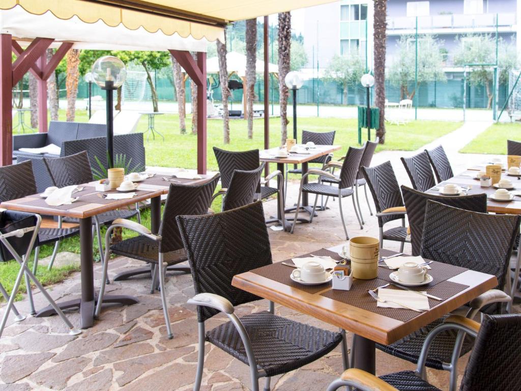 Restauracja lub miejsce do jedzenia w obiekcie Apartment Standard by Interhome