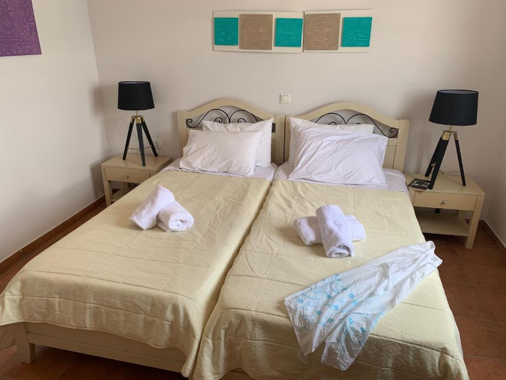 Postel nebo postele na pokoji v ubytování A Hotel Faros