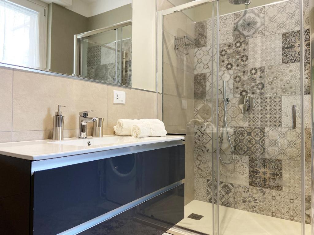 A bathroom at Casa di Laura mono e bilo di fronte Ospedale San Raffaele