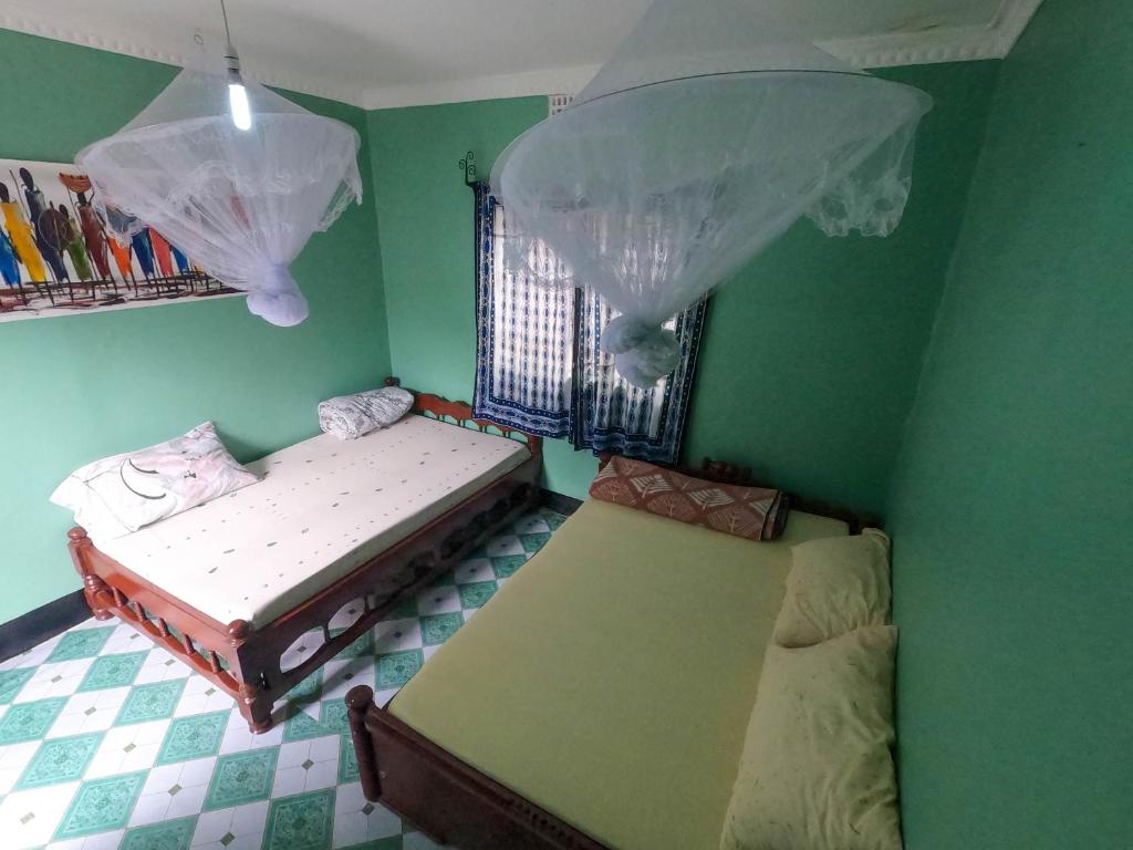 Postel nebo postele na pokoji v ubytování First Point Arusha Hostel