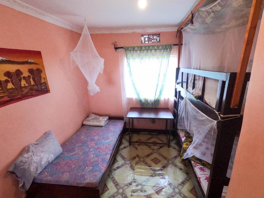 Postel nebo postele na pokoji v ubytování First Point Arusha Hostel