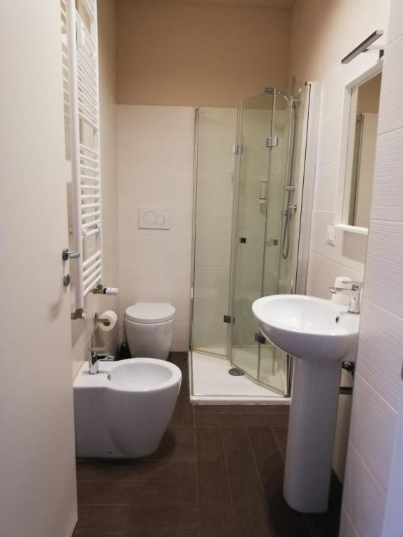 Łazienka w obiekcie HH Hermoso Housing ALESSANDRIA