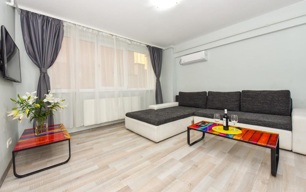 Bucharest Accommodation Apartments - Three-Bedroom Apartment