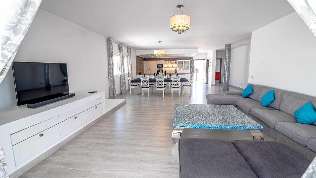 TV a/nebo společenská místnost v ubytování Casa Rural Villa M&J