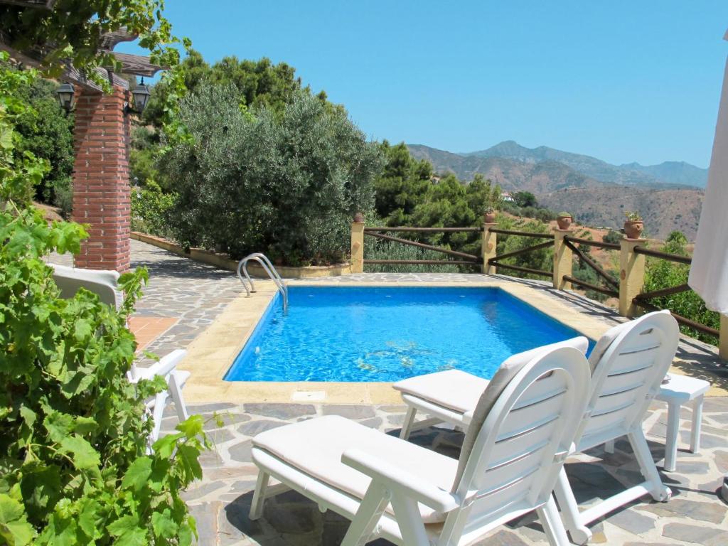 Bazén v ubytování Holiday Home Antia by Interhome nebo v jeho okolí
