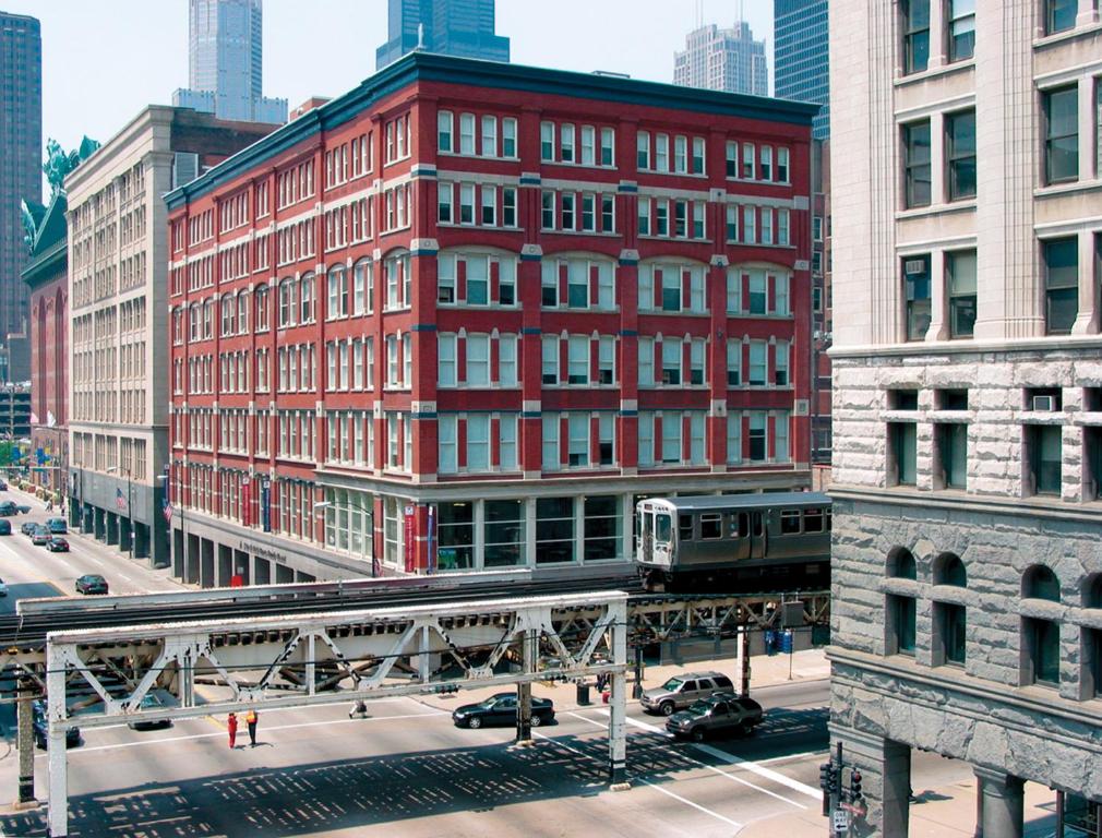 HI Chicago Apartments