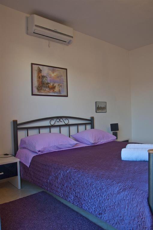 Posteľ alebo postele v izbe v ubytovaní Apartment in Trogir with sea view, terrace, air conditioning, Wi-Fi (3788-2)