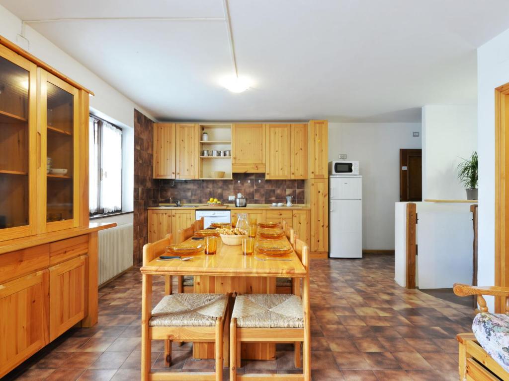 Kuchyňa alebo kuchynka v ubytovaní Apartment Cesa Fraines-2 by Interhome