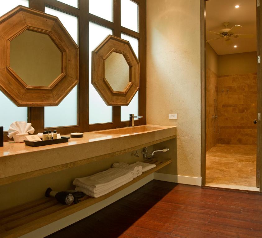 Koupelna v ubytování Bastión Luxury Hotel