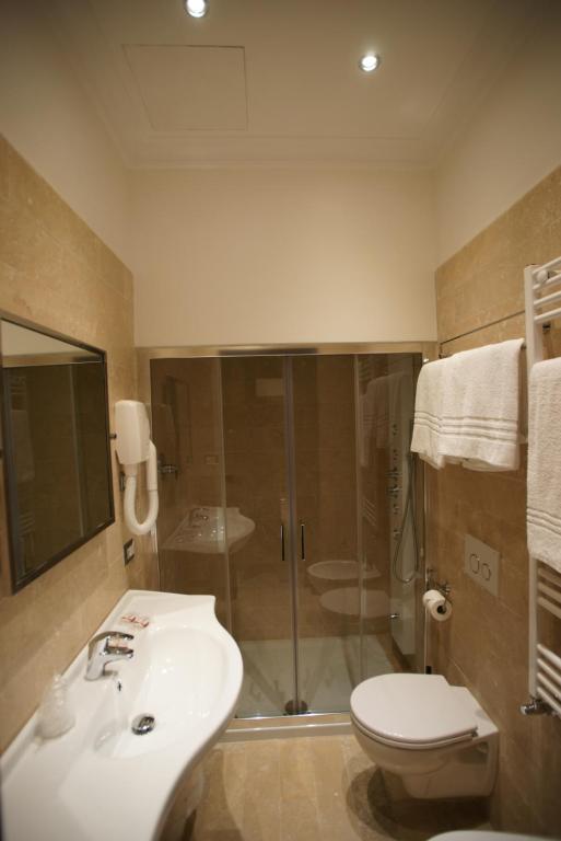 Łazienka w obiekcie Vaticano Royal Suite Guest House