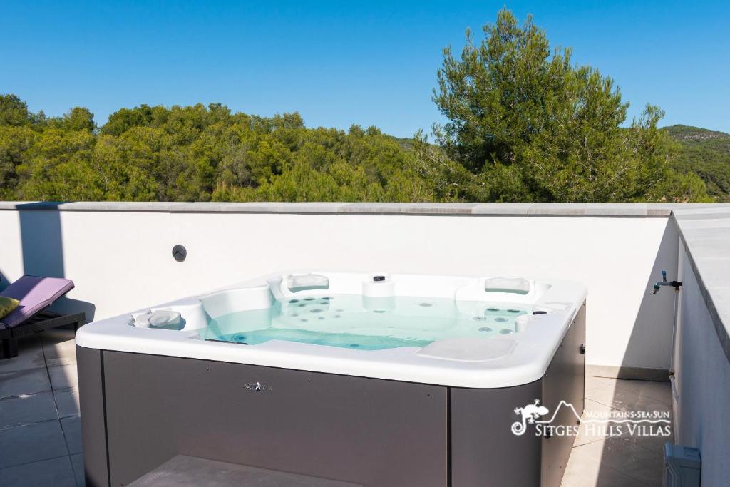 Villa Rueda with Heated Pool, Hot Tub and Great Views, Sant ...