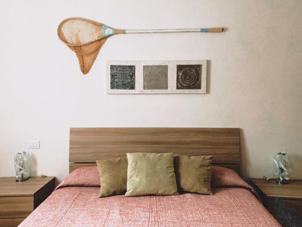 a bedroom with a bed with a tennis racket on the wall at Casa Largo Taragio in Corniglia