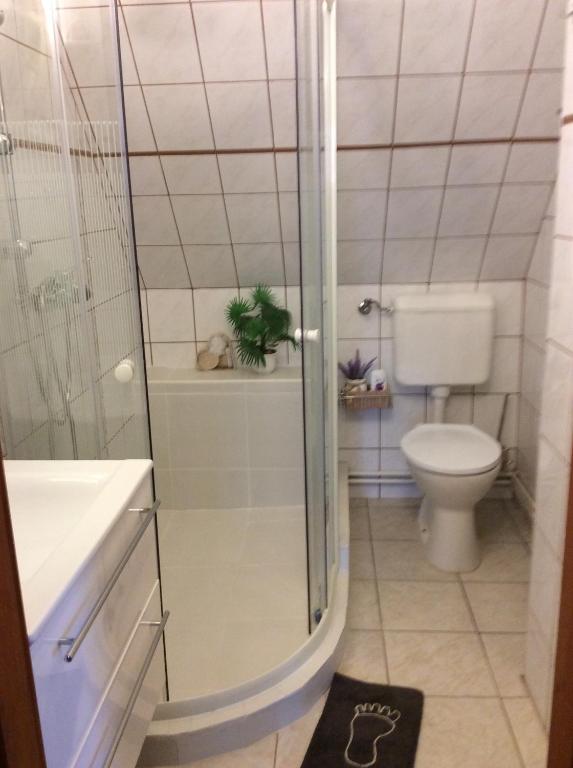 Koupelna v ubytování Gyenesi Virág Apartman