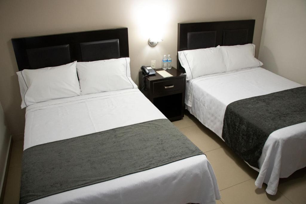 Postel nebo postele na pokoji v ubytování Hotel Las Pergolas