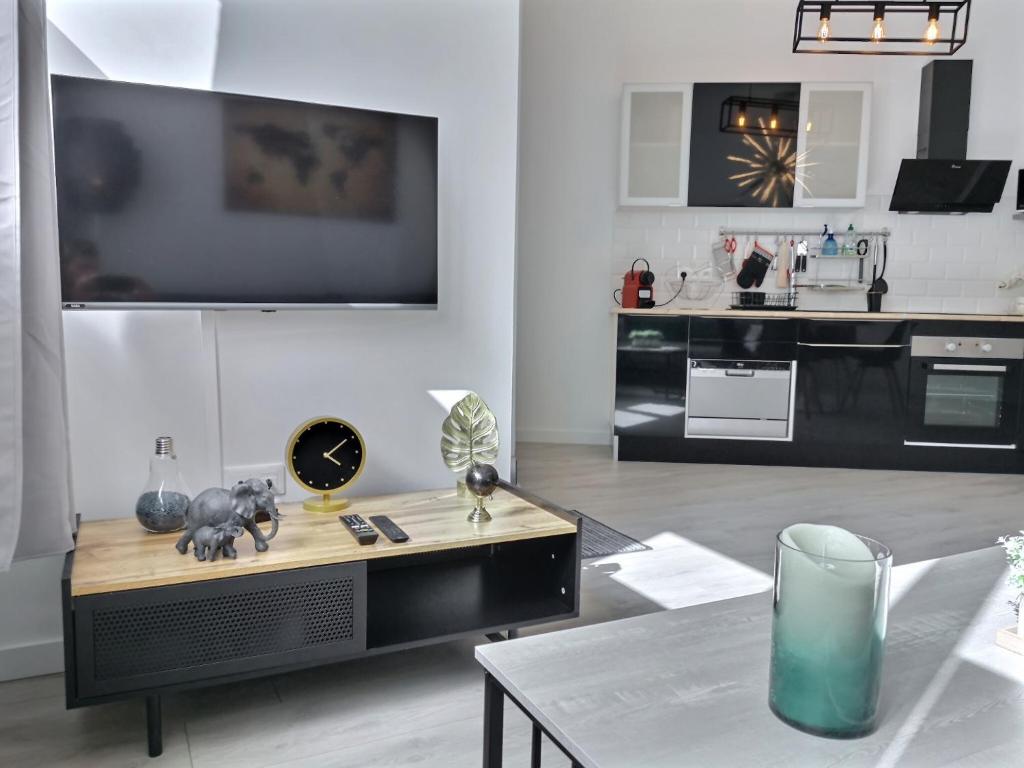 L'ATELIER - 500m Musée BD - Housity