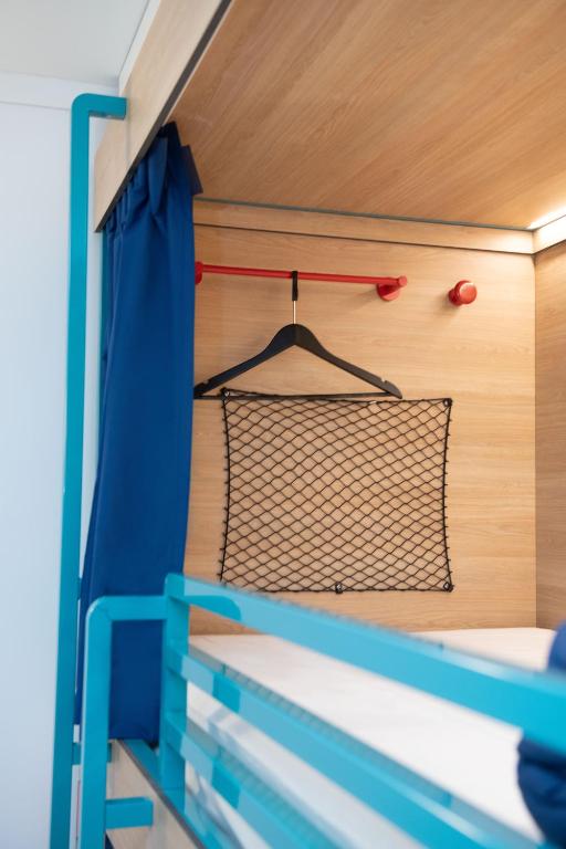Auberge de jeunesse Hosho Paris Sud - Porte d'Italie - Family Room (6 Adults) With Balcony