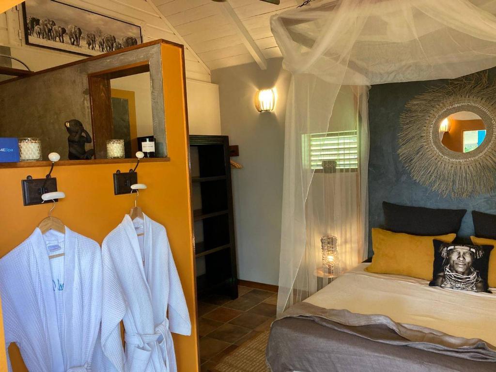 Postel nebo postele na pokoji v ubytování TropicAngel ECOLODGE de Charme