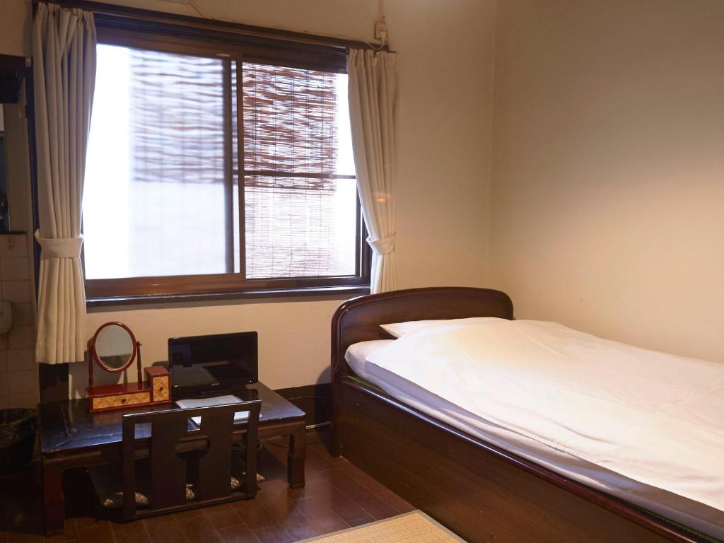 Postel nebo postele na pokoji v ubytování Takeyaso Ryokan