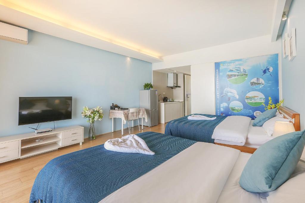 Postel nebo postele na pokoji v ubytování HuiZhou HuaYangNian Seaview Guesthouse
