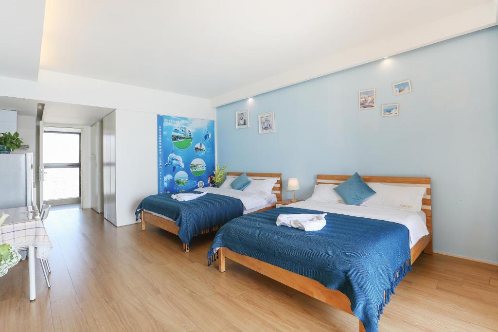 Postel nebo postele na pokoji v ubytování HuiZhou HuaYangNian Seaview Guesthouse