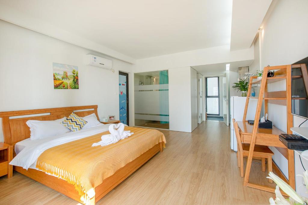 Postel nebo postele na pokoji v ubytování HuiZhou HuaYangNian Seaview Guesthouse