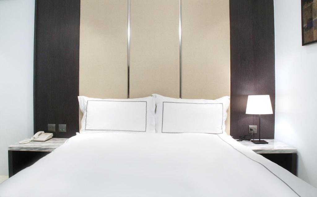 Postel nebo postele na pokoji v ubytování Gamalan Spring Hotel