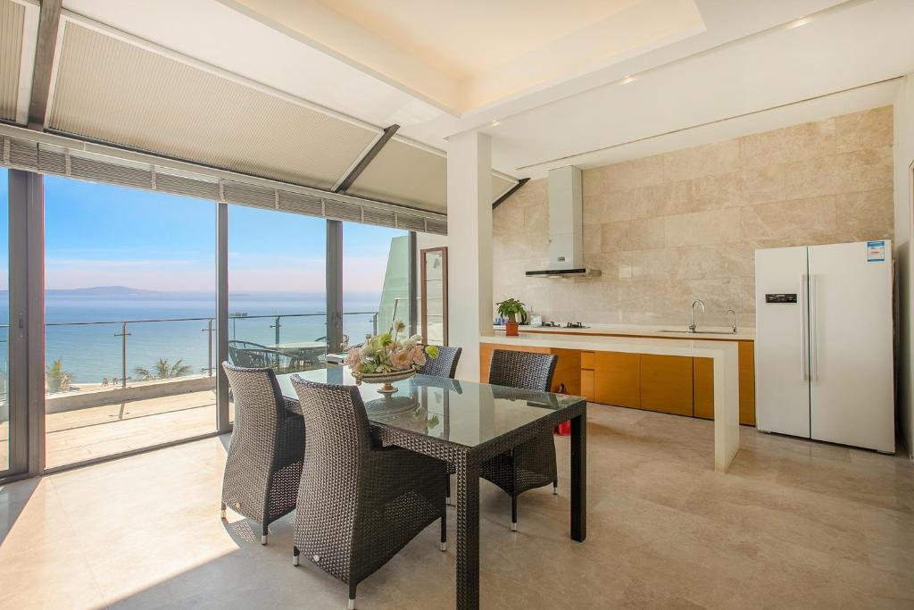 Kuchyň nebo kuchyňský kout v ubytování HuiZhou HuaYangNian Seaview Guesthouse