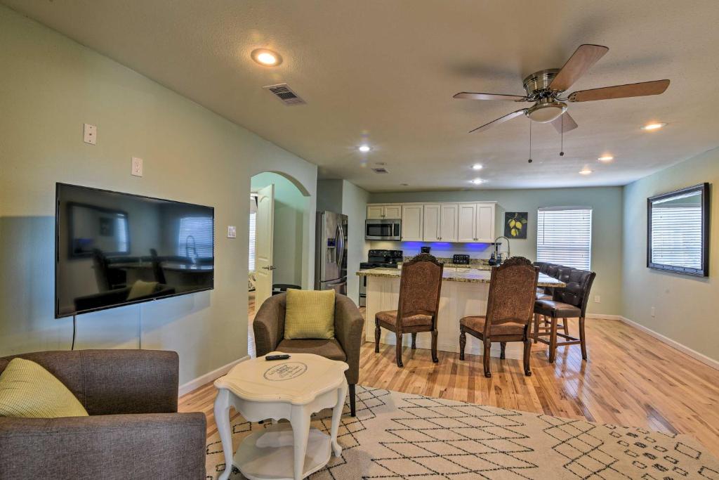 PetFriendly Galveston Getaway about 2 Mi to Pier!, Galveston (updated