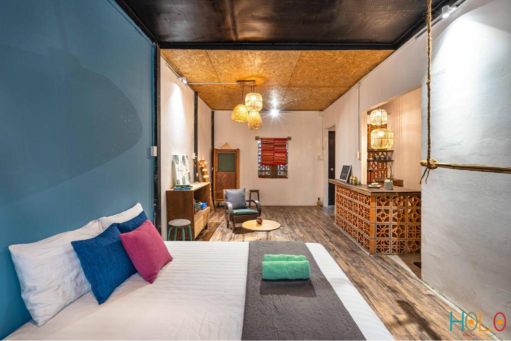 HoLo Opera Saigon - Serviced Homestay - Deluxe Studio