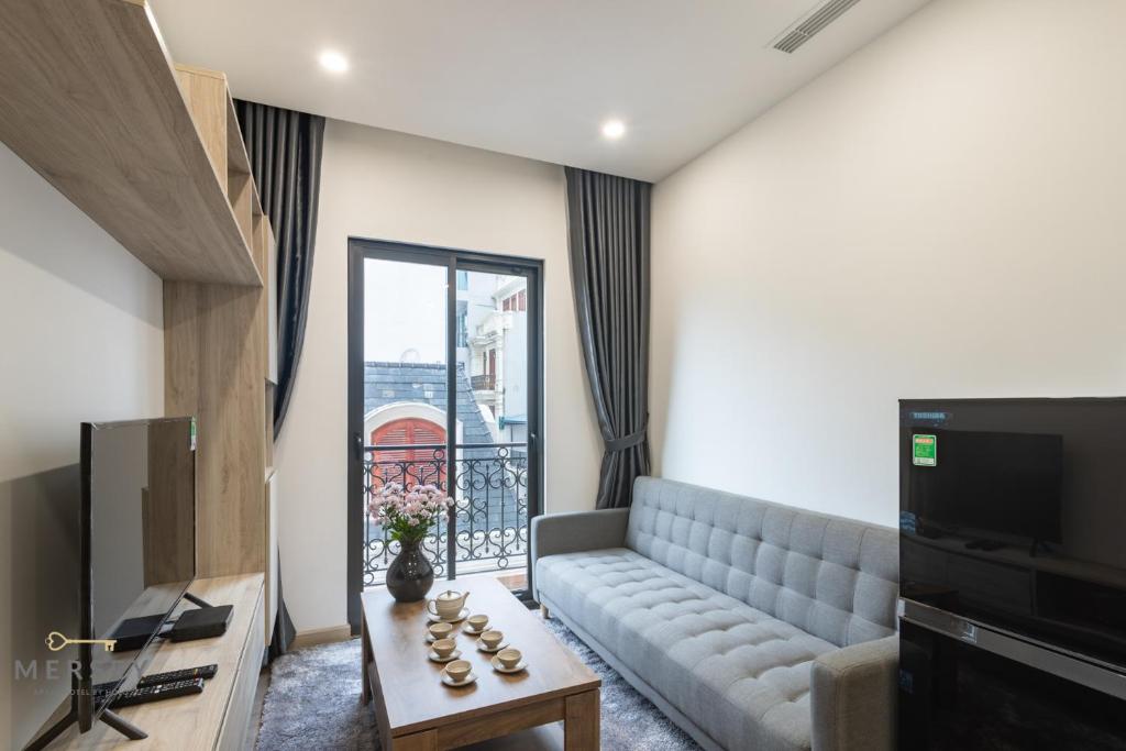 TV a/nebo společenská místnost v ubytování Mersey Central Hanoi Apart'Hotel