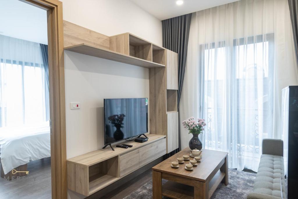 TV a/nebo společenská místnost v ubytování Mersey Central Hanoi Apart'Hotel