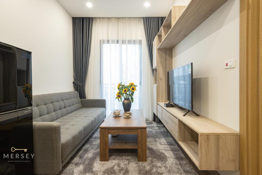 TV a/nebo společenská místnost v ubytování Mersey Central Hanoi Apart'Hotel