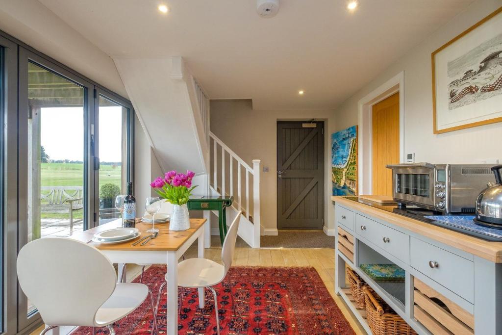 White Cottage Apartment 4