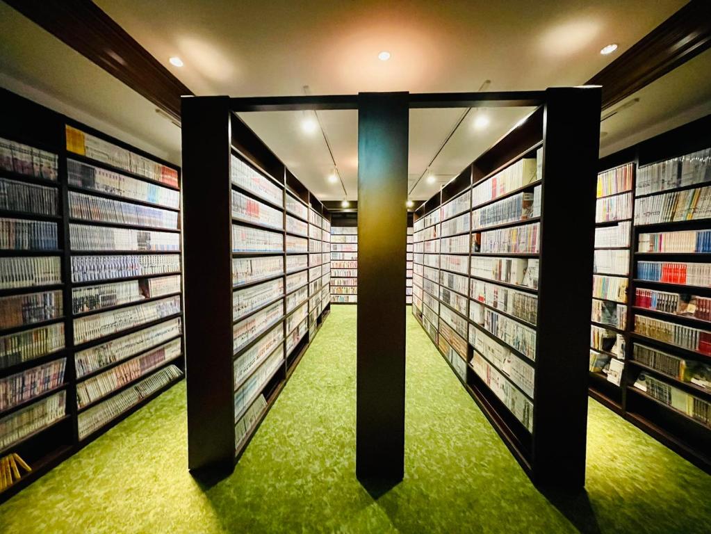 ホテルにある図書室