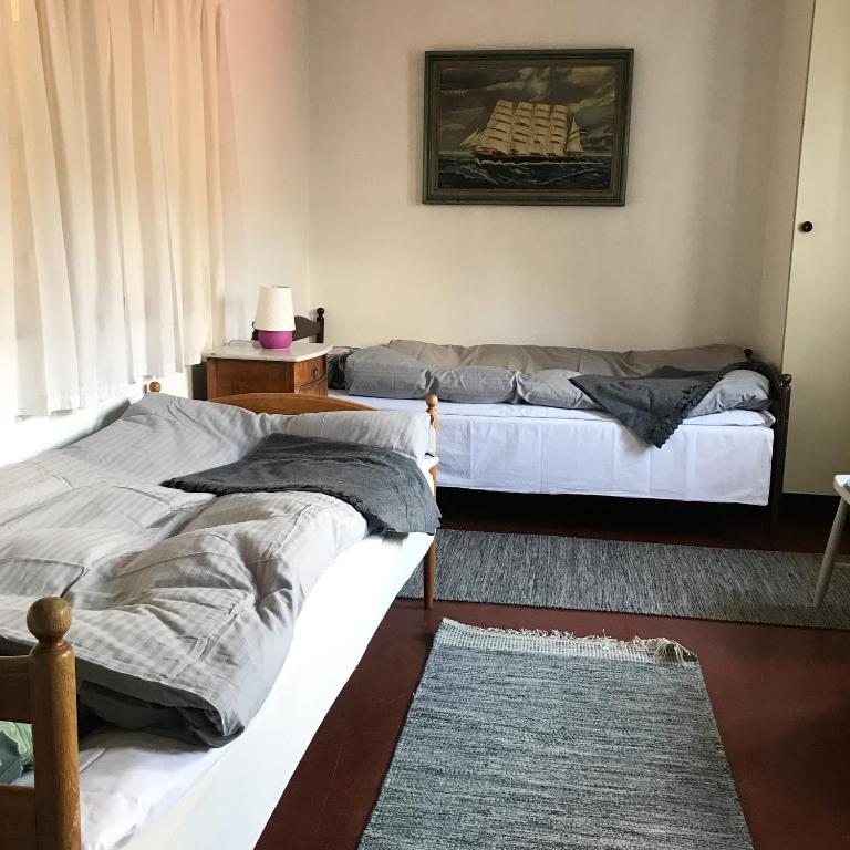 Postel nebo postele na pokoji v ubytování Klefstad gård