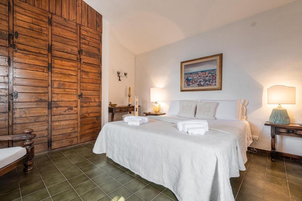 A bed or beds in a room at Villa Mistral