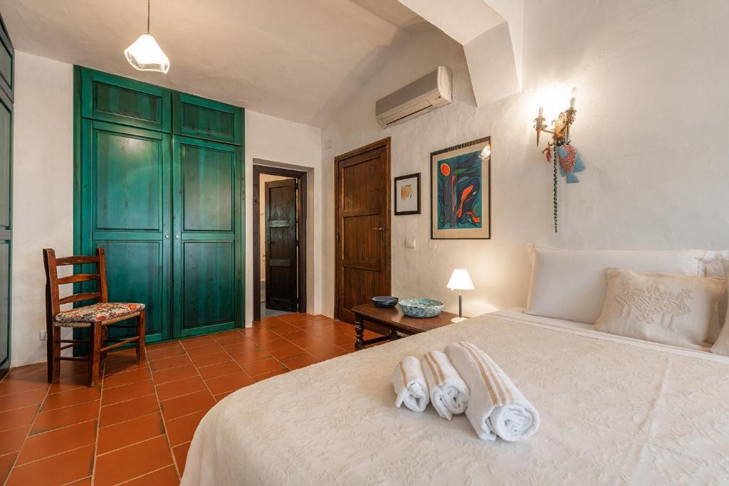 A bed or beds in a room at Villa Mistral