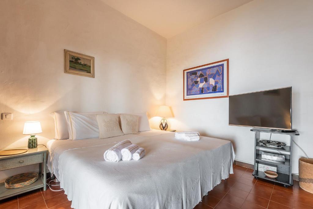 A bed or beds in a room at Villa Mistral