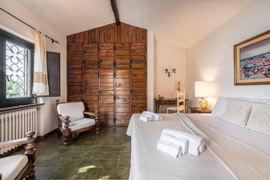 A seating area at Villa Mistral